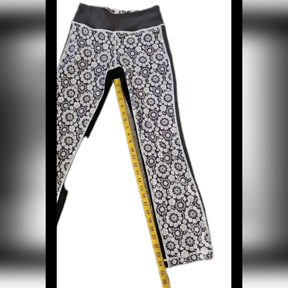 Lululemon Womens Floral Compass Black And White Colorblocked Mid Rise Pant 4 - Picture 10 of 10